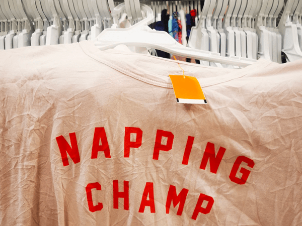 Desconexión y hallazgos inesperados: Secretos del thrift shopping